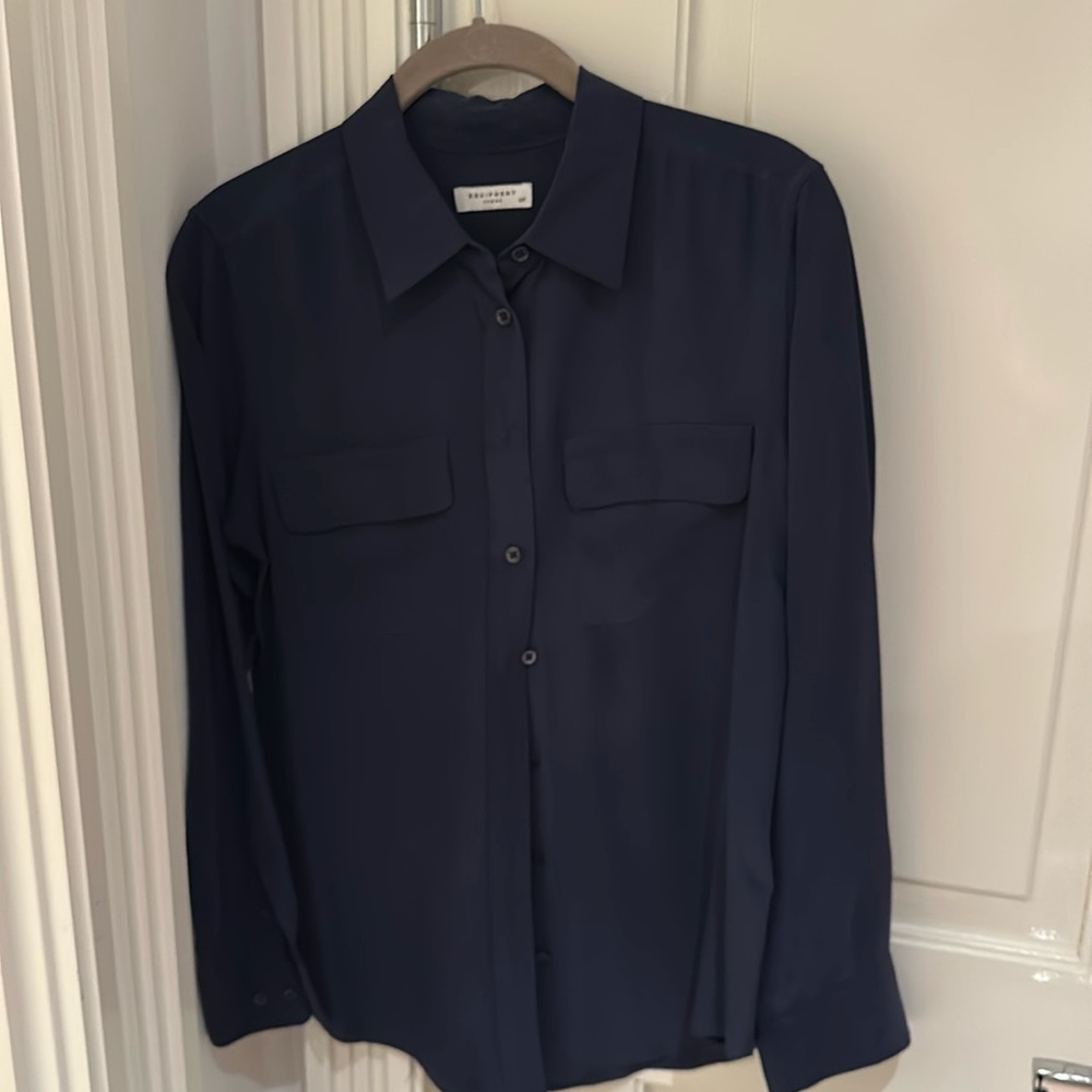 Equipment silk button down